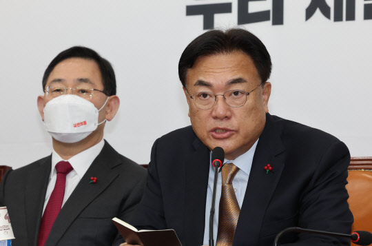 정진석 국민의힘 비상대책위원장이 19일 오전 서울 여의도 국회 본관에서 열린 당 비상대책위원회의에서 발언하고 있다.<연합뉴스>